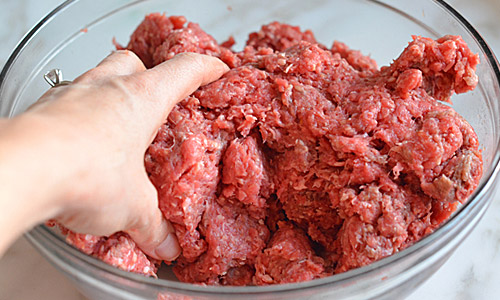 Чем кормить восточно-европейскую овчарку? Конечно, говядиной